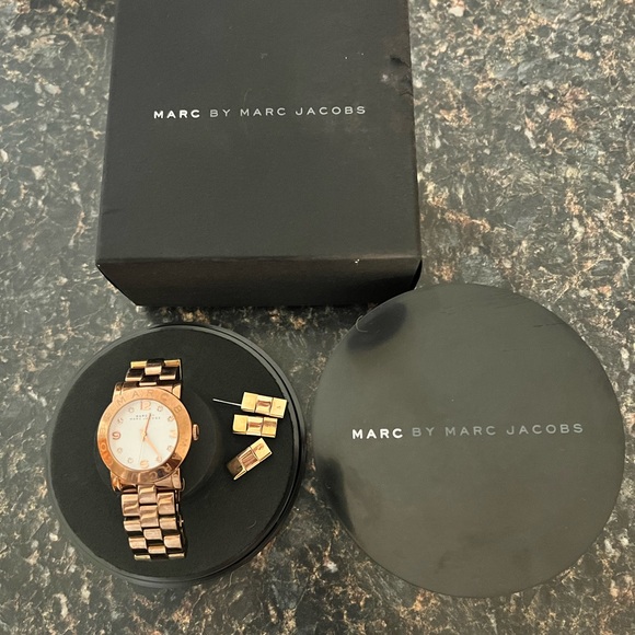 Marc Jacobs Unisex Rose Gold Tone Watch - Picture 5 of 7